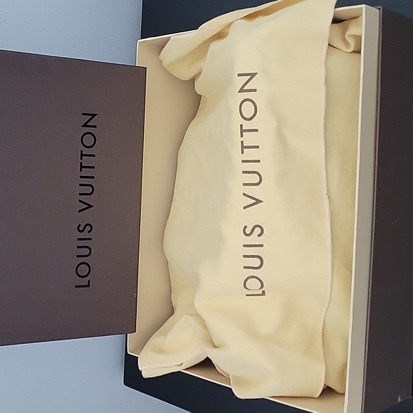 Louis Vuitton Limited Edition World Tour Speedy 30 Bandouliere Bag - Picture 15 of 15